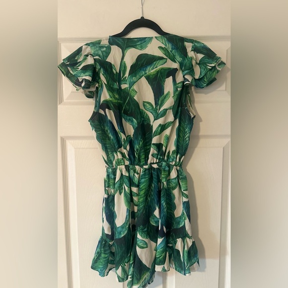Womens LUXXEL Green‎ Leaf Romper Ruffle Butterfly Sleeves. Size Medium. - Picture 7 of 7